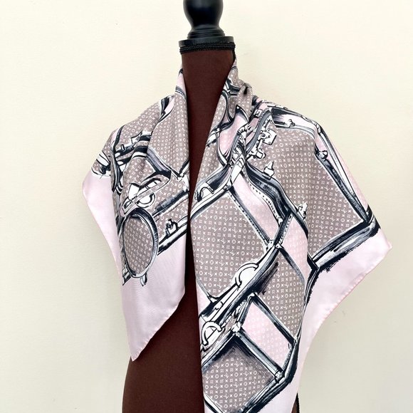 Louis Vuitton Wrap Trunks Luggage Monogram Pink Silk Scarf - Picture 6 of 15